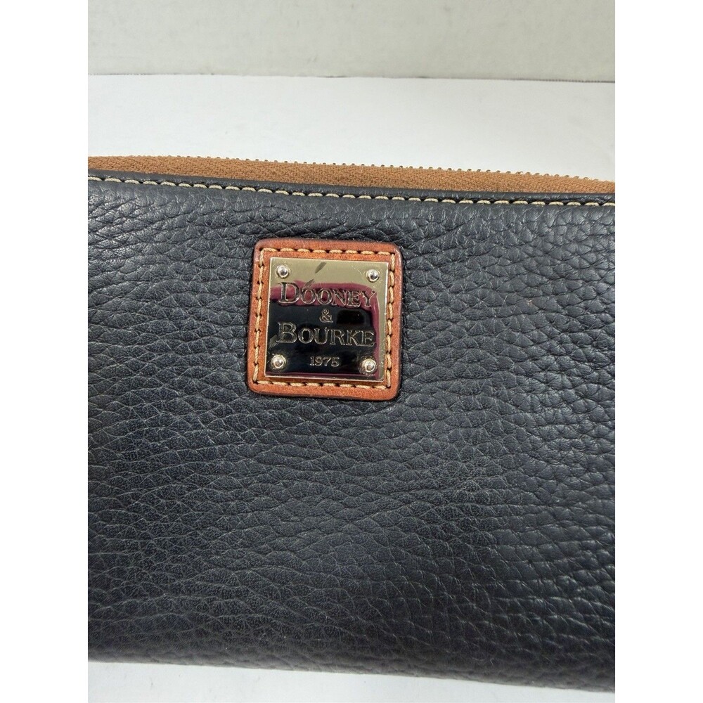 Dooney & Bourke Black & Brown Pebbled Leather  Zip Wallet - Picture 2 of 10